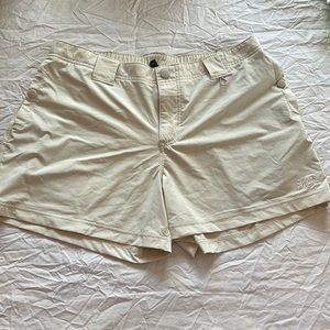 Huk Tan Shorts Size Large